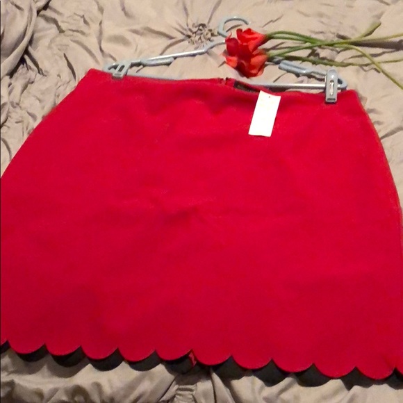 NWT-Hot Red Skirt by Banana Republic - Picture 4 of 4